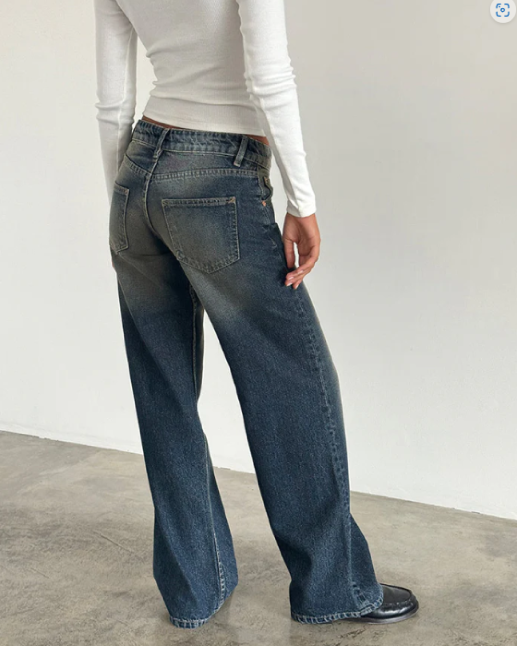 ARIA | LOW-RISE JEANS